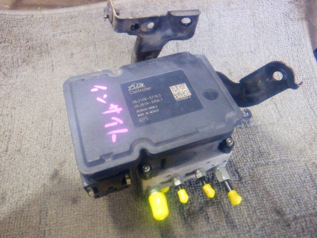 【中古】中古部品 インサイト ZE2 ABSアクチュエーター 【3340140100-000025069542500】