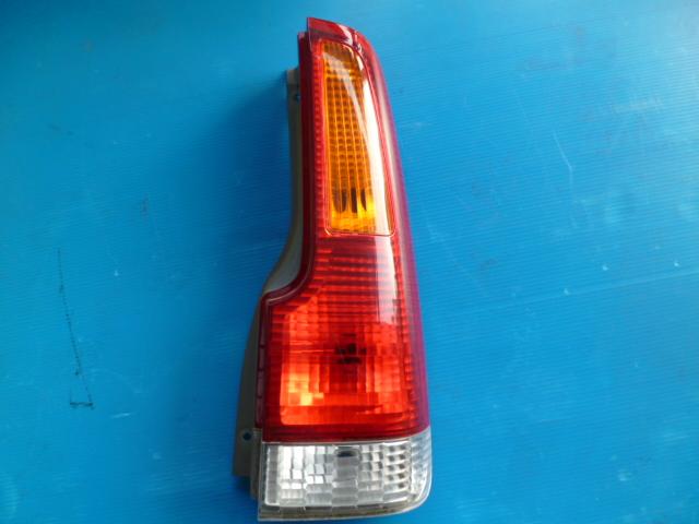 【中古】中古部品 ライフ JB1 右テールランプ 【3330560100-000965718315500】