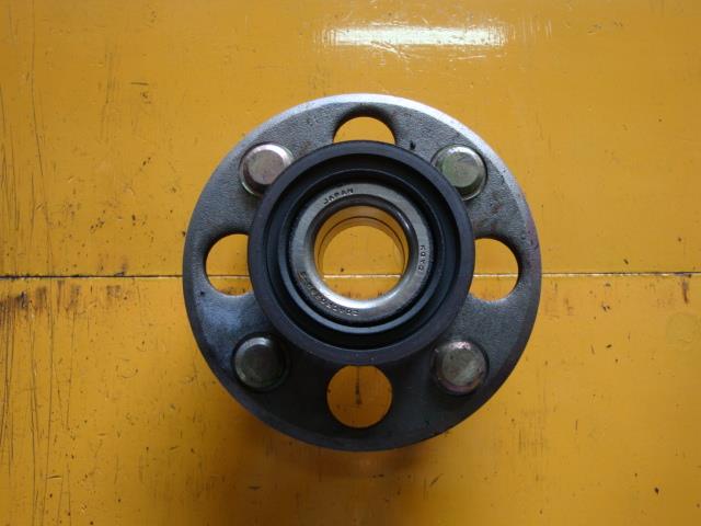 【中古】中古部品 ライフ JB5 リアハブ 【3340220100-001503484044470】
