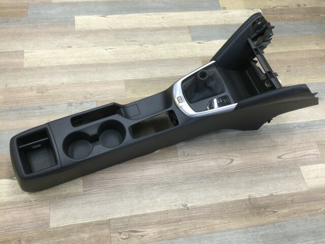 【中古】中古部品 MAZDA2 DJLFS コンソールボックス 【3330960100-000052422277100】