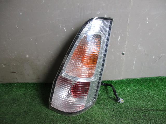 【中古】中古部品 セレナ PC24 右テールランプ 【3330560100-001435966215500】