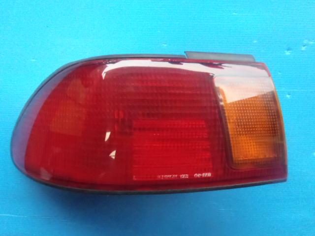 【中古】中古部品 サニー FB14 左テールランプ 【3330560100-000922650115600】