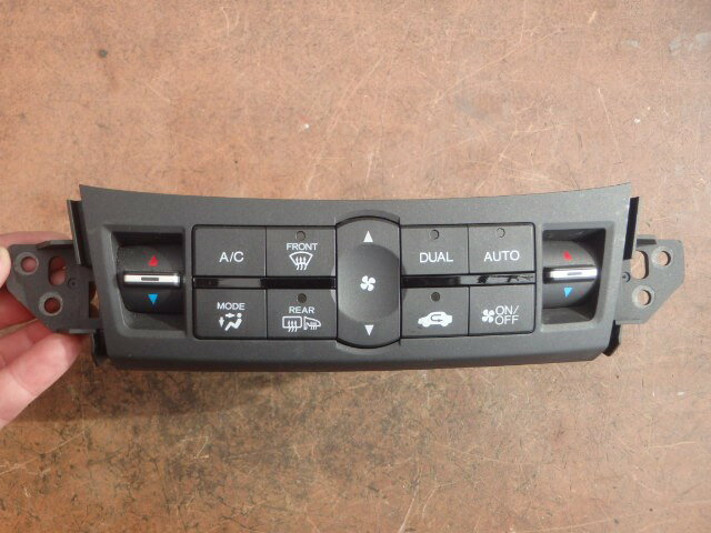 【中古】中古部品 アコード CW1 A/Cスイッチパネル 【3331010800-000023086460900】