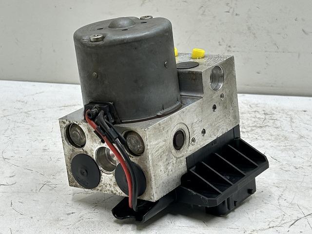 【中古】中古部品 プジョー 607 Z8XFX ABSアクチュエーター 【3310070100-0000Y0763442500】