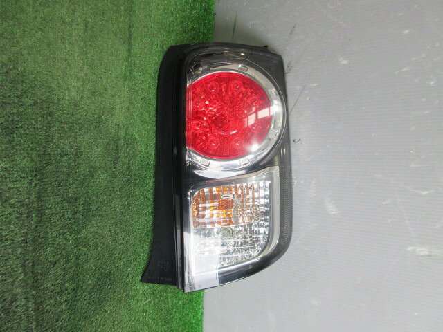 Marker - 【中古】中古部品 カローラルミオン NZE151N 右テールランプ 【3330560100-001490229015500】