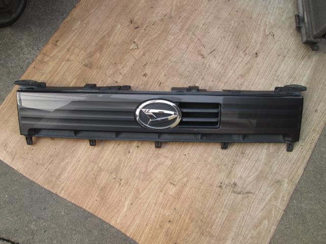 【中古】中古部品 ムーヴコンテ L575S ラジエータグリル 【3310190100-000255001210400】