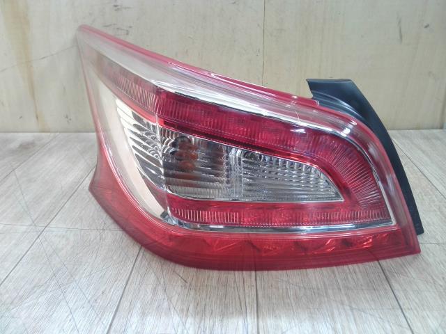 【中古】中古部品 ティアナ L33 左テールランプ 【3310390100-250325000215600】