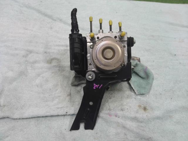 【中古】中古部品 イグニス FF21S ABSアクチュエーター 【3310200100-000021681142500】