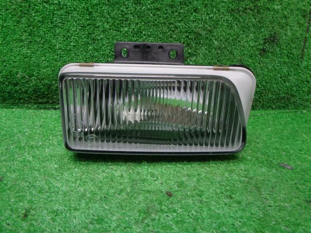 【中古】中古部品 エルフ NKR85AD 右フォグランプ 【3330160100-000025017610850】