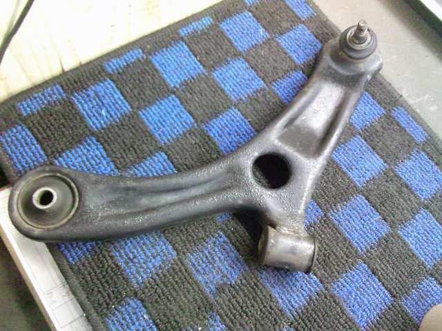 【中古】中古部品 キャロル HB35S 左フロントロアアーム 【3330220100-250328000151740】