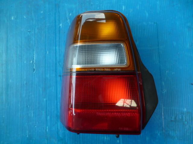 【中古】中古部品 アルト HC11V 左テールランプ 【3330560100-000945013515600】