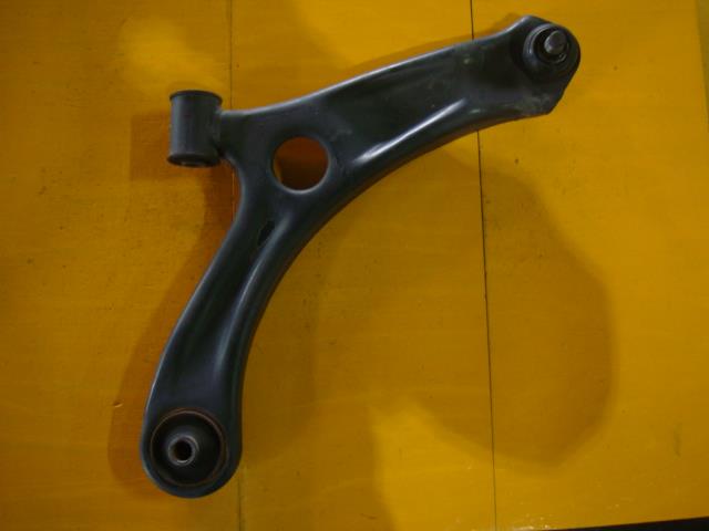 【中古】中古部品 スペーシア MK32S 右フロントロアアーム 【3340220100-000226006151720】