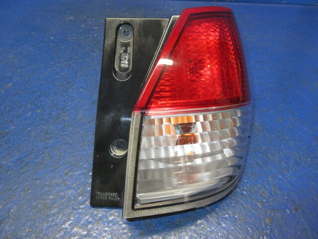 【中古】中古部品 デリカD2 MB15S 右テールランプ 【3310270100-000014700115500】