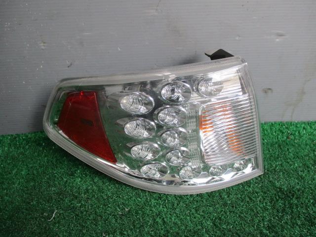 【中古】中古部品 インプレッサ GH7 右テールランプ 【3330560100-001546666615500】
