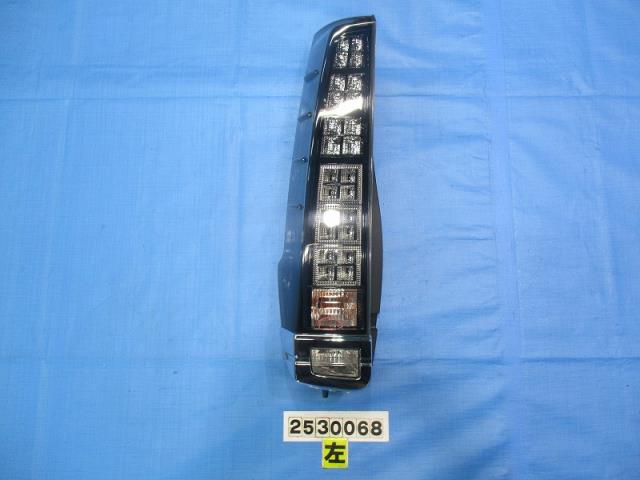 【中古】中古部品 ヴォクシー ZWR80G 左テールランプ 【3310040100-000253006815600】