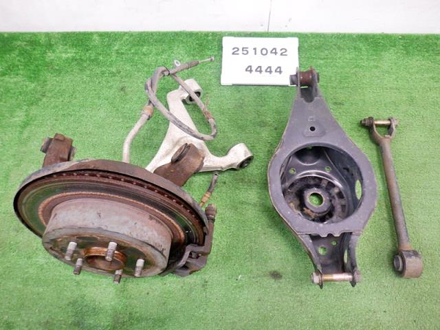 【中古】中古部品 エルグランド ME51 左リアナックルハブ 【3330890100-000025104244440】