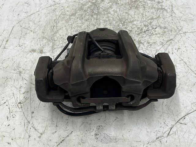 【中古】中古部品 BMW 1シリーズ 1A16 左フロントキャリパー 【3310070100-000090756744360】