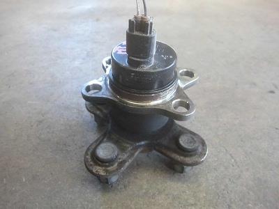【中古】中古部品 タント L350S リアハブ 【3340180100-220125000144471】