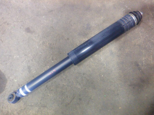 【中古】中古部品 ピクシスメガ LA700A 右リアショックアブソーバー 【3340140100-000025004050700】