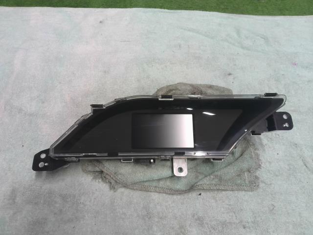 【中古】中古部品 エスクァイア ZWR80G スピードメーター 【3310200100-000021775361401】