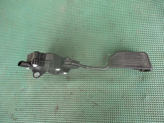 【中古】中古部品 プリウス ZVW30 ペダル 【3310190100-000244017777500】