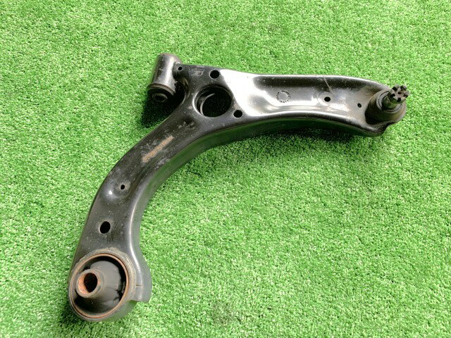 【中古】中古部品 ムーヴ L185S 右フロントロアアーム 【3330450100-250409000151720】