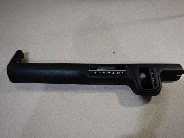 メーカー マツダ 車名 フレア 型式類別 グレード HV　XSセーフティパッケージ 認定型式 DAA-MJ55S 車両タイプ 年式 H30/2 シフト 駆動 通称型式 エンジン型式 R06A-DE ミッション型式 アクスル型式 車体色 パール 車体色No ZVR トリム色No C02 走行距離(Km) 22,000 メーカー純正品番 1A57-61-763 LG 部品メーカー品番 保証 1ヶ月/1000km 付加情報 走行Km【22574】;未テスト;小傷+汚れ有;個人宅不可; 商品情報 ※純正番号およびモデル番号は参考としてください。※リビルト部品を購入される際のお願い【再生部品】と表示されているものをリビルト部品と呼んでいます。リビルト部品の場合には、交換時に取り外した部品をご返却していただく場合があります。詳しくはこちら※大物商品(ドア・ボンネット・バンパー等)は個人宅への配送ができない場合がございます。その場合、最寄りの配送業者支店止め等の対応となりますので、あらかじめご了承ください。 ページ上部へ【中古】中古部品 フレア MJ55S A/Cスイッチパネル 【3330810100-001653812460900】