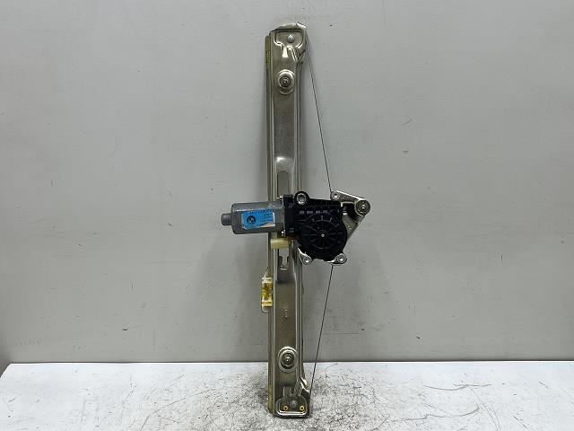 【中古】中古部品 BMW 3シリーズ AV22 左リアドアレギュレータ・モーター 【3310070100-000090734613420】