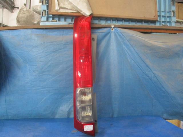 【中古】中古部品 ストリーム RN6 左テールランプ 【3310160100-000004439815600】
