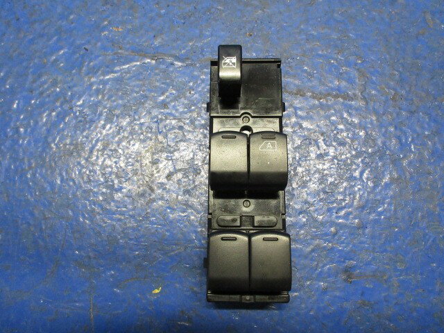 【中古】中古部品 デイズ B44W パワーウインドウスイッチ 【3310270100-000014720961900】