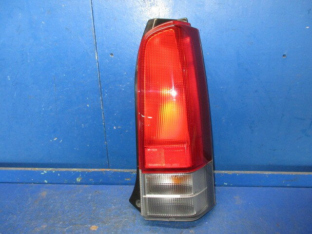 【中古】中古部品 ワゴンR MC21S 右テールランプ 【3310270100-000014722915500】
