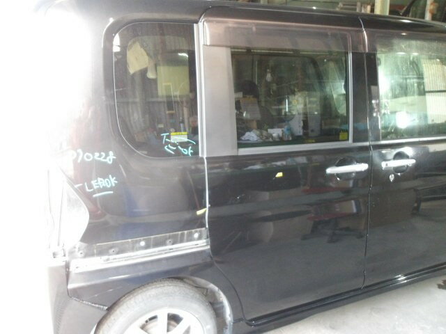 【中古】中古部品 タント LA600S 右リアドア 【3310420000-000010596113300】