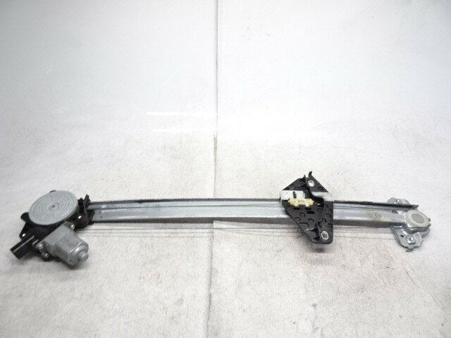 【中古】中古部品 フリード GB3 右フロントドアレギュレータ・モーター 【3330990500-250410000613120】