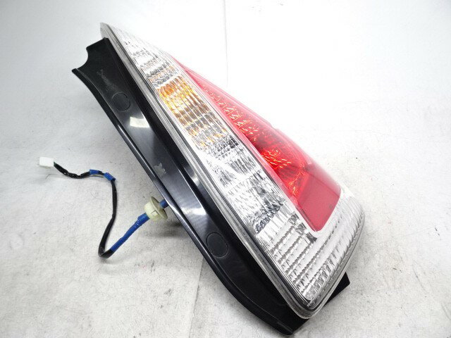 【中古】中古部品 プレマシー CREW 右テールランプ 【3330990500-250410000515500】