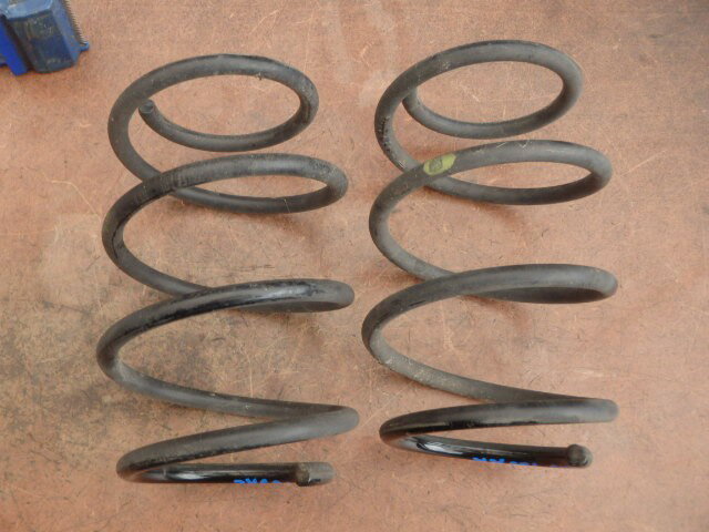 【中古】中古部品 ワゴンR MH23S リアスプリングセット 【3331010800-000023119951400】