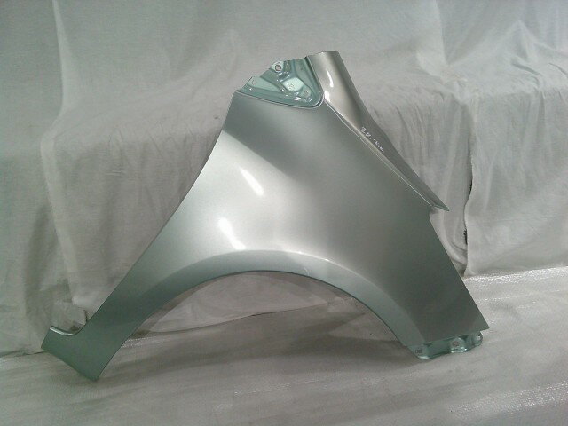 【中古】中古部品 ヴィッツ KSP90 右フロントフェンダー 【3331011000-250410500710600】