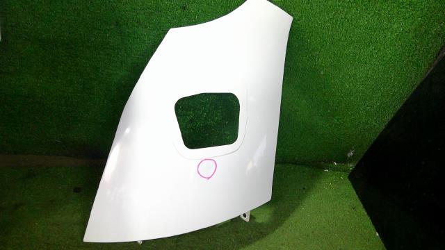 【中古】中古部品 NV350キャラバン VW2E26 左フロントコーナーパネル 【3500080000-250317000611400】