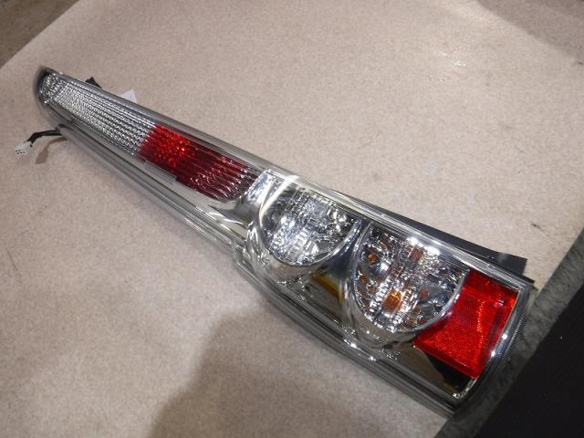 【中古】中古部品 ステラ RN1 左テールランプ 【3330810100-001408504815600】
