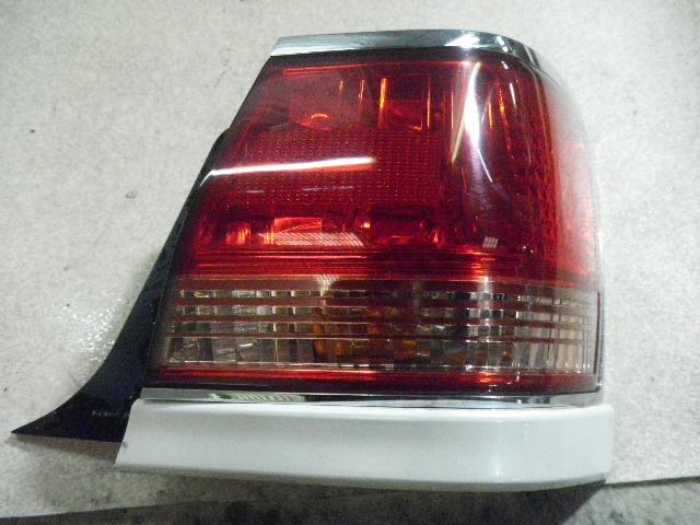 【中古】中古部品 クラウン JZS175 右テールランプ 【3330810100-001243476915500】