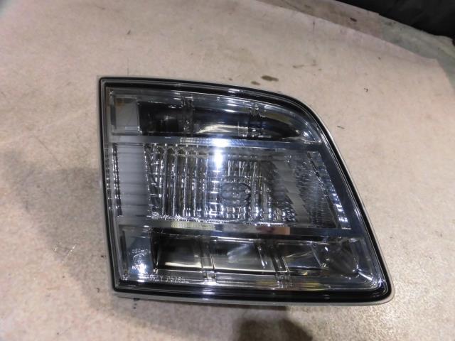 【中古】中古部品 MPV LY3P リアフィニッシャーパネル 【3330810100-001469938515200】