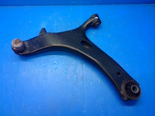 【中古】中古部品 インプレッサ GH2 左フロントロアアーム 【3310550000-250327001851740】