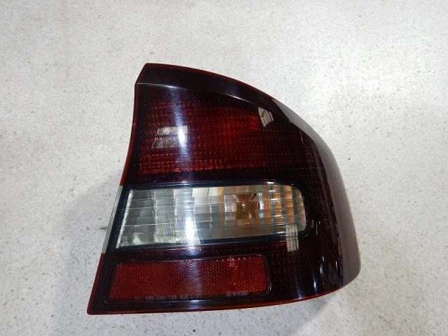 【中古】中古部品 レガシィ BE5 右テールランプ 【3330810100-001677864415500】