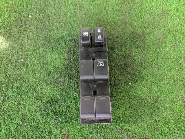 【中古】中古部品 ノート E12 パワーウインドウスイッチ 【3310080100-241220000161900】