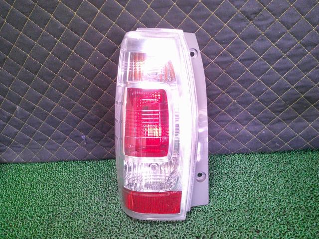 【中古】中古部品 タントエグゼ L455S 左テールランプ 【3330660100-000023335615600】