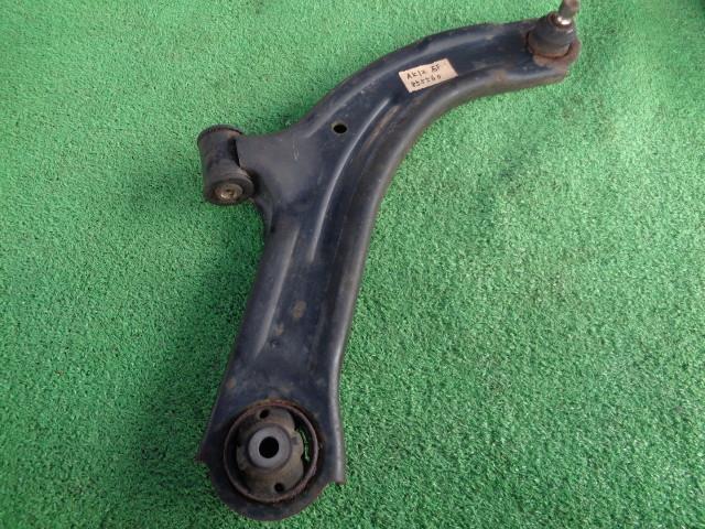 【中古】中古部品 マーチ AK12 右フロントロアアーム 【3340030100-000193055651720】