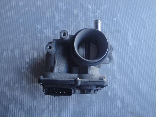 【中古】中古部品 ヴィッツ SCP90 スロットルボディ 【3100430000-220421000220300】