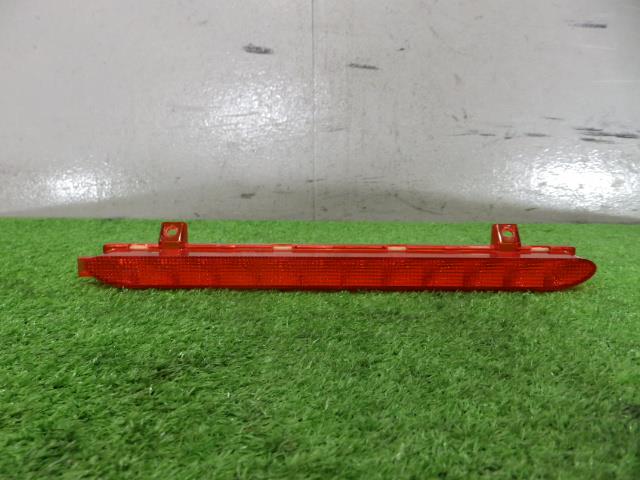 【中古】中古部品 BMW ミニ ZA16 ハイマウントストップランプ 【3260250000-000024252015830】