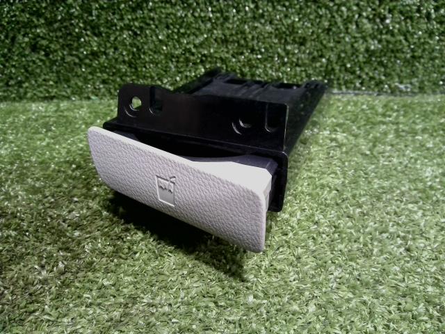 【中古】中古部品 eKワゴン B11W ドリンクホルダー 【3260300000-240328001870230】