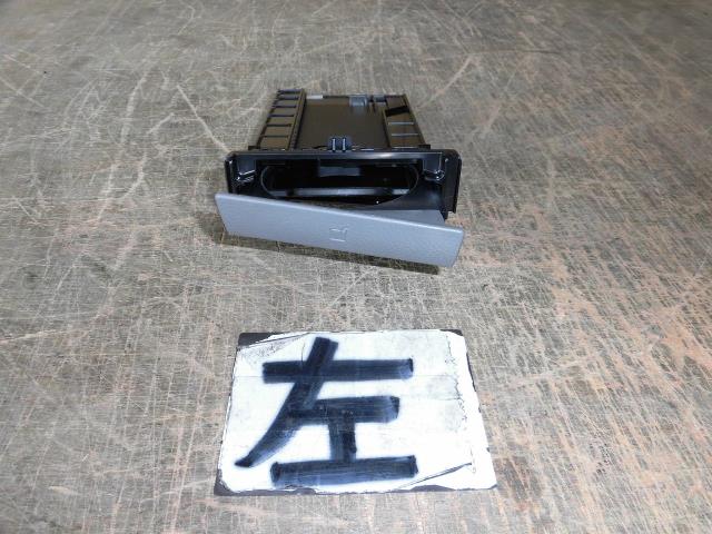 【中古】中古部品 AZワゴン MJ23S ドリンクホルダー 【3310050100-001529104370230】