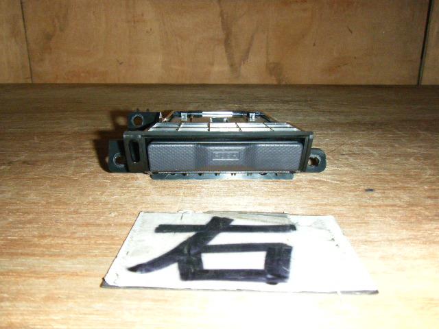 【中古】中古部品 ゼスト JE1 ドリンクホルダー 【3310050100-001381416070230】